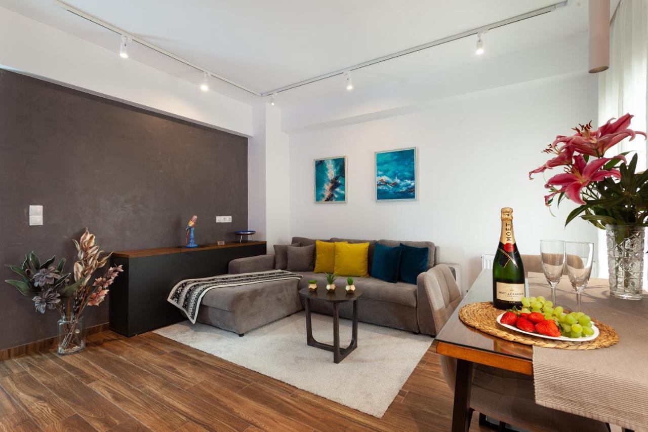 Seaside Apartment By Flisvos Marina Athènes Extérieur photo