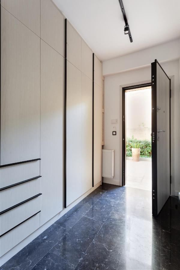 Seaside Apartment By Flisvos Marina Athènes Extérieur photo