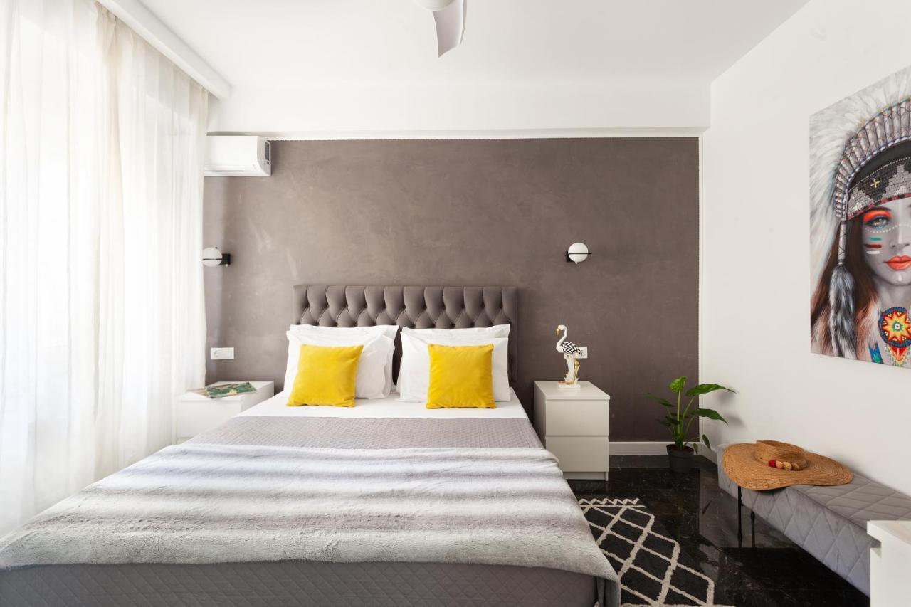 Seaside Apartment By Flisvos Marina Athènes Extérieur photo