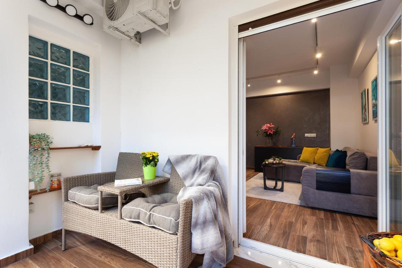 Seaside Apartment By Flisvos Marina Athènes Extérieur photo