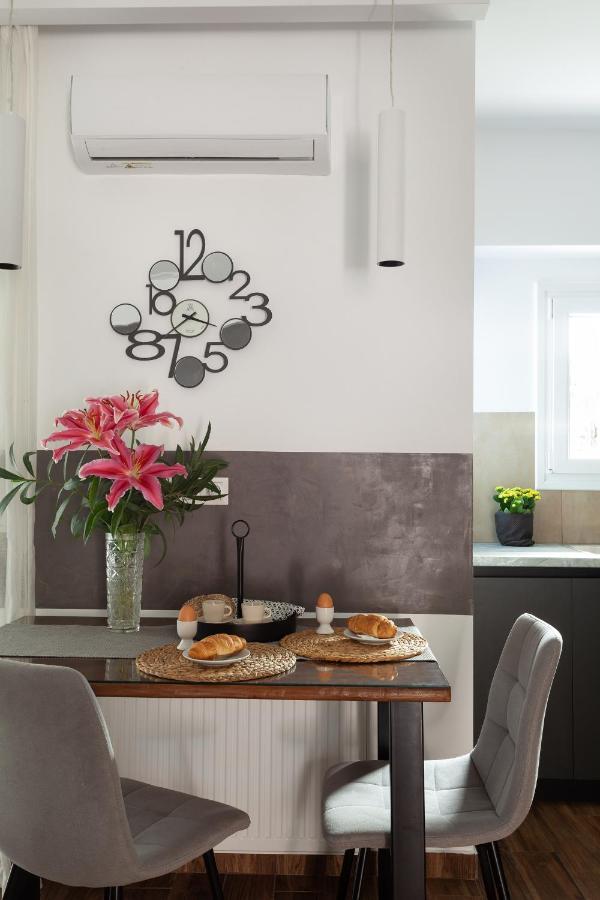 Seaside Apartment By Flisvos Marina Athènes Extérieur photo