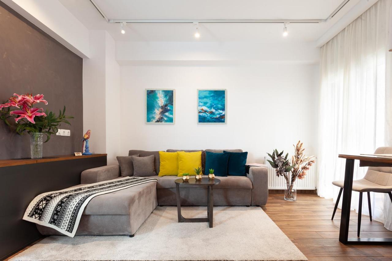 Seaside Apartment By Flisvos Marina Athènes Extérieur photo